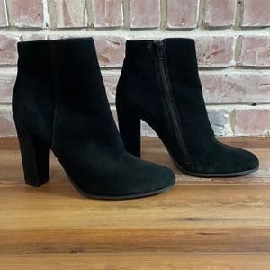 Steve Madden Black Suede Heeled Ankle Booties. Size 6.5
